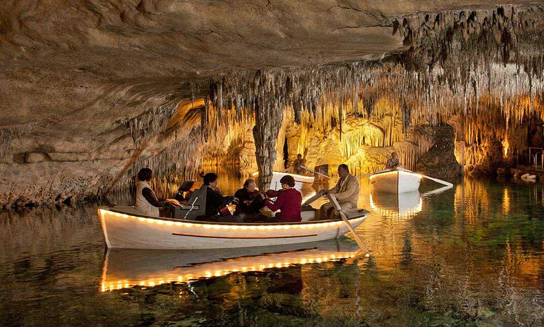 Caves del Drach – koncert na podzemním jezeře